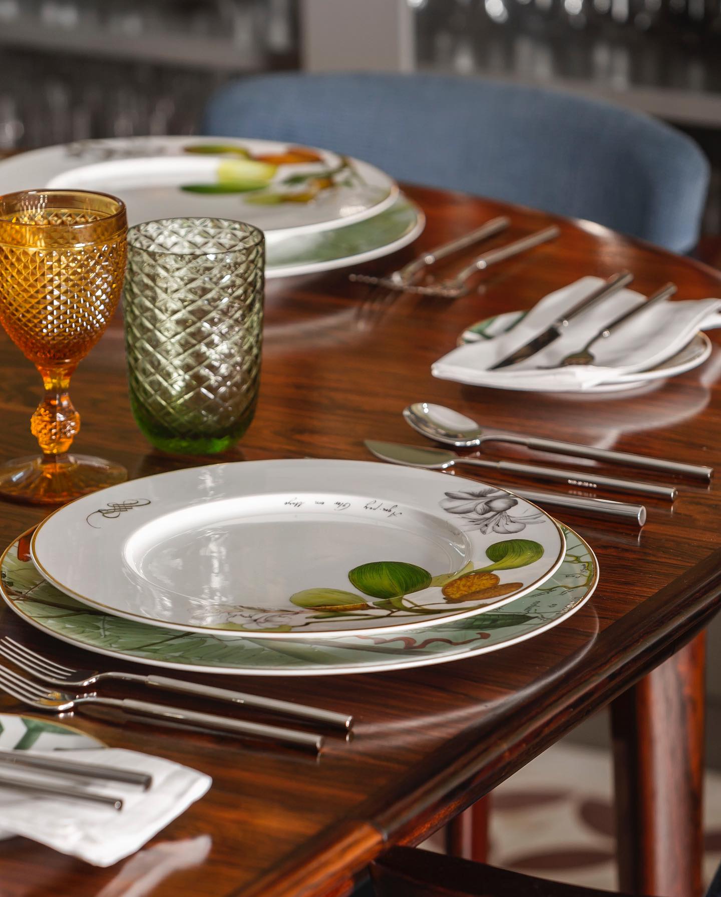 Dinner Set Stand Elevate Your Dining Experience: Choosing the Perfect Dinner Set – Mimas ...